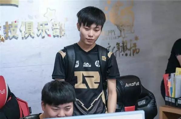 在比赛期间 在比赛期间