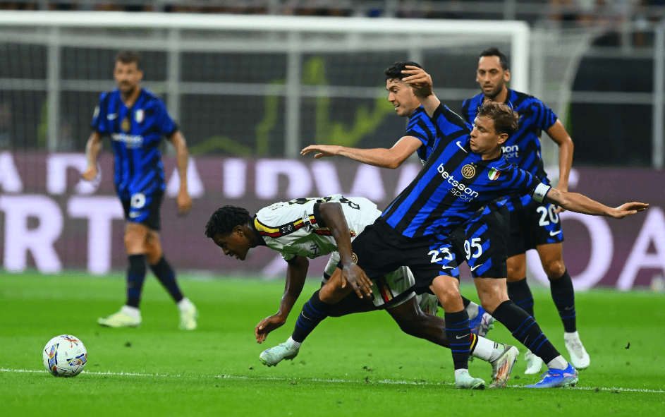 中线附近被 中线附近被