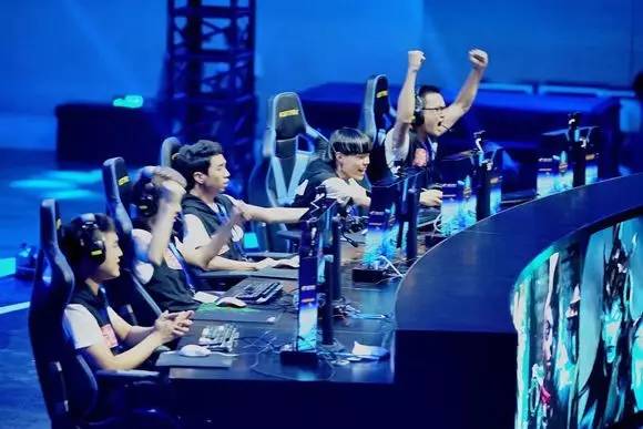 防守端的犯 防守端的犯