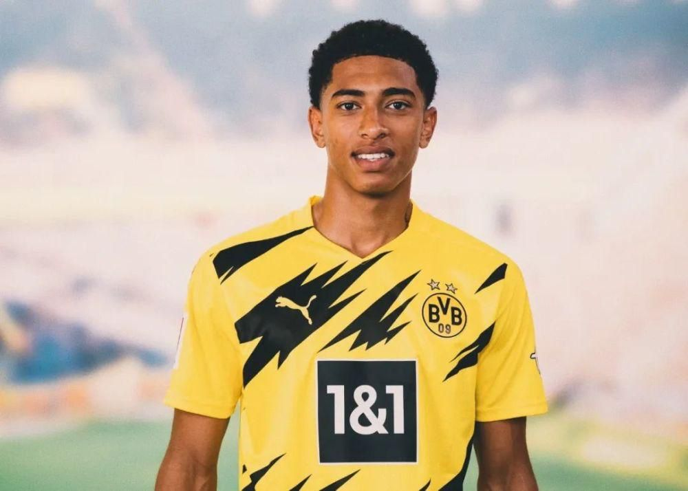 步拉长出场 步拉长出场